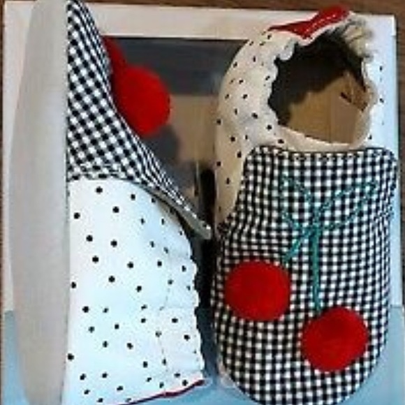 Robeez Soft Sole Shoes in Cherry Print. Size 0-6 Months. - Picture 2 of 3